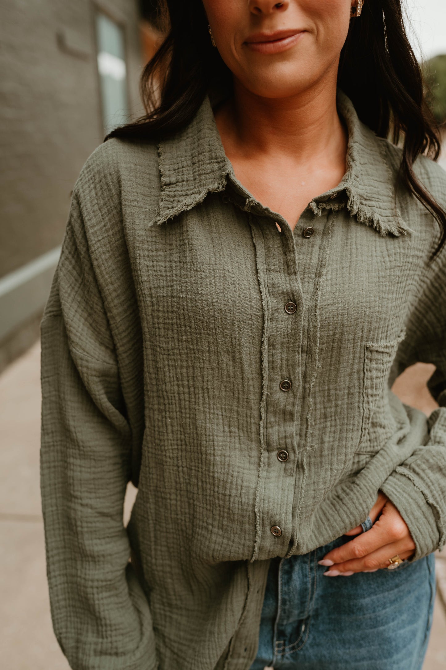 OLIVE GAUZE BUTTON DOWN
