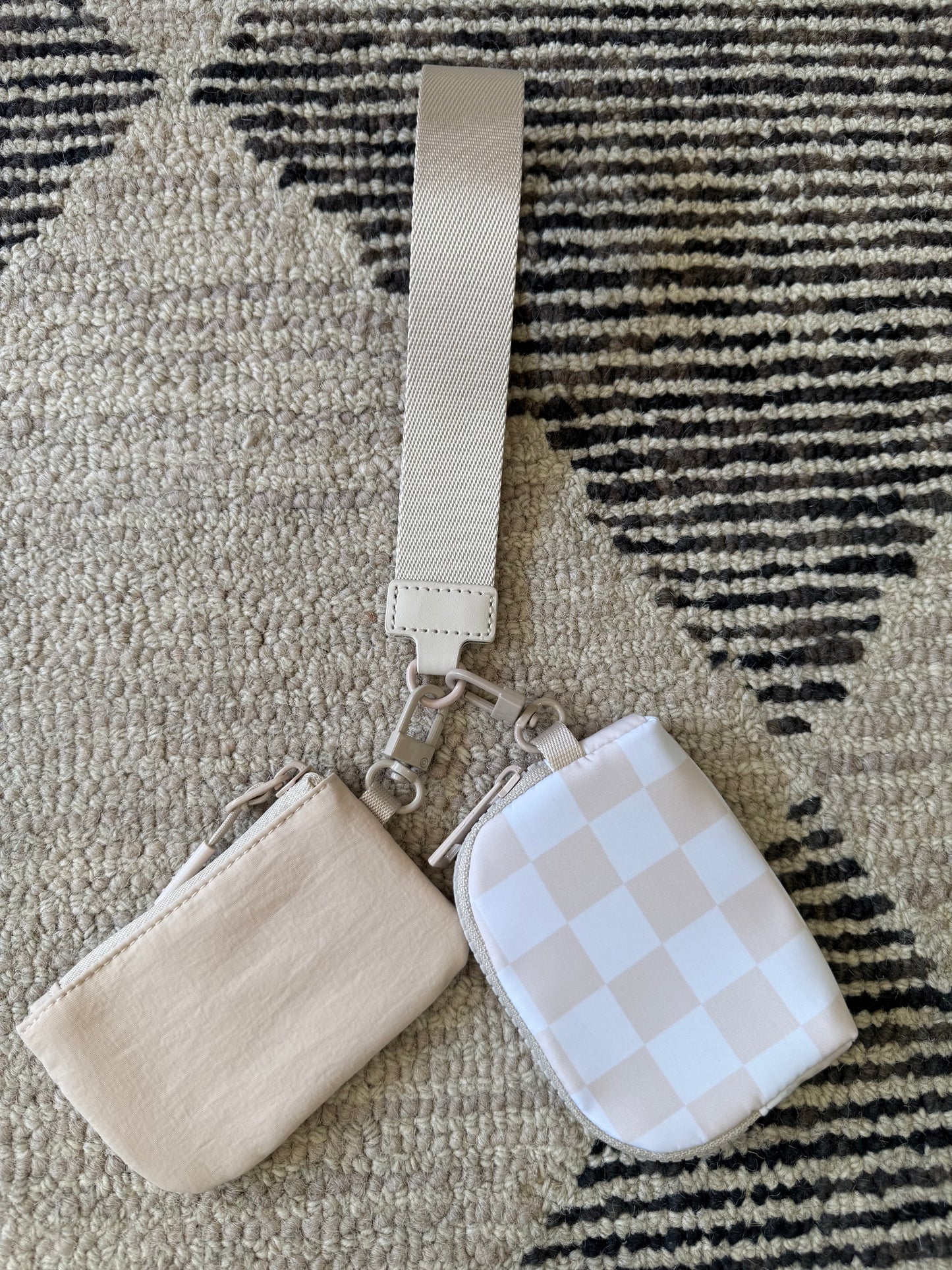 DOUBLE POUCH WRISTLET