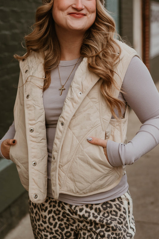 WOVEN CREAM LIGHTWEIGHT VEST