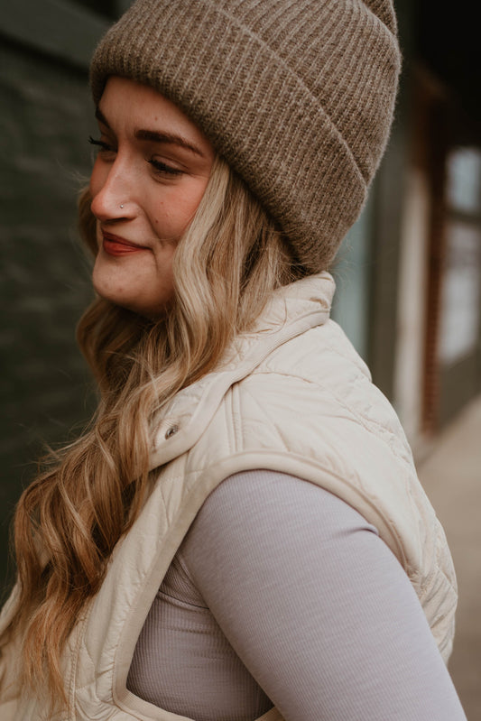 MOCHA GRAY KNIT BEANIE