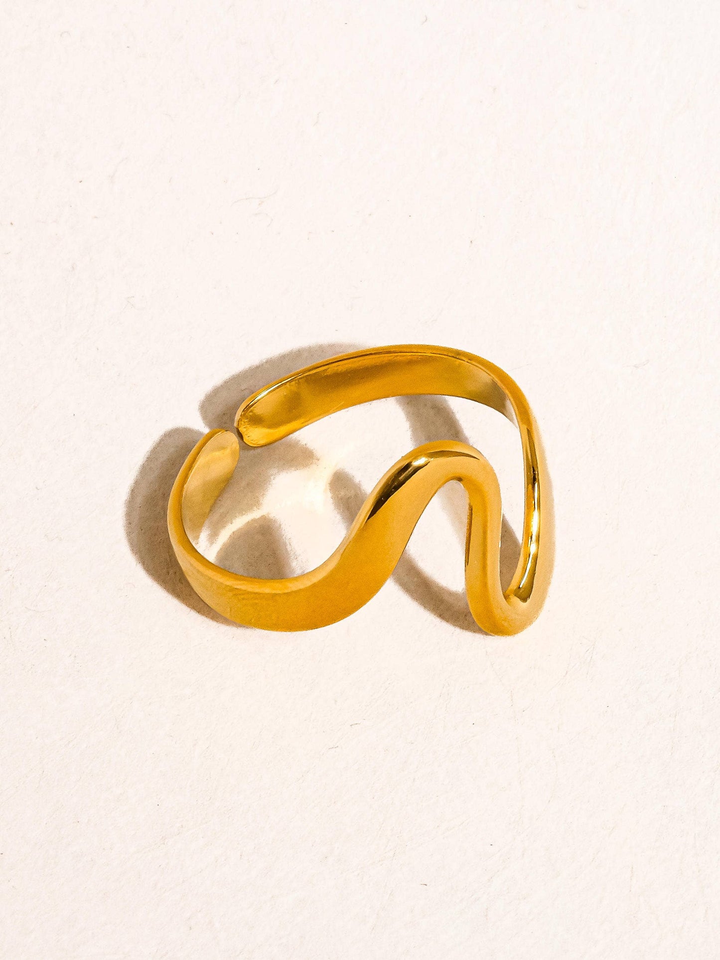 NON TARNISH WAVE ABSTRACT RING