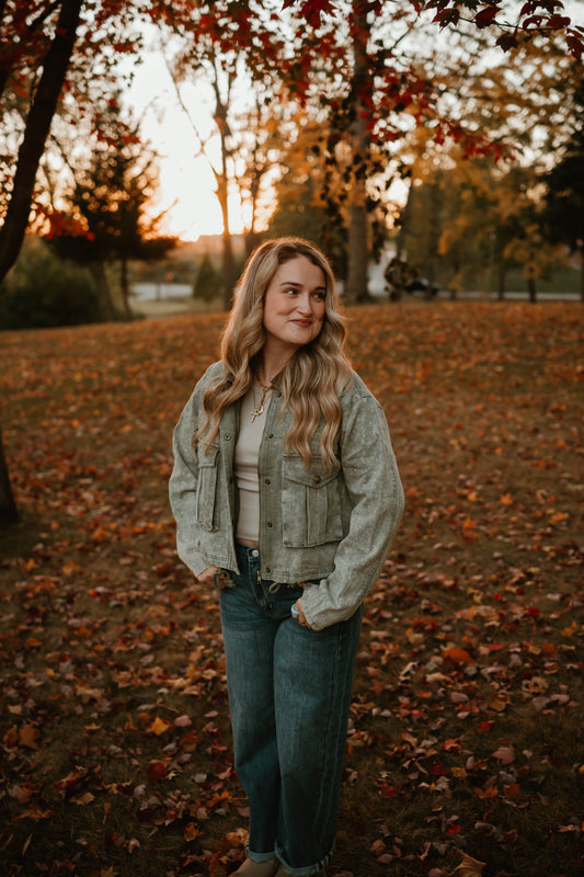 CORDUROY COLLARED CROP UTILITY JACKET