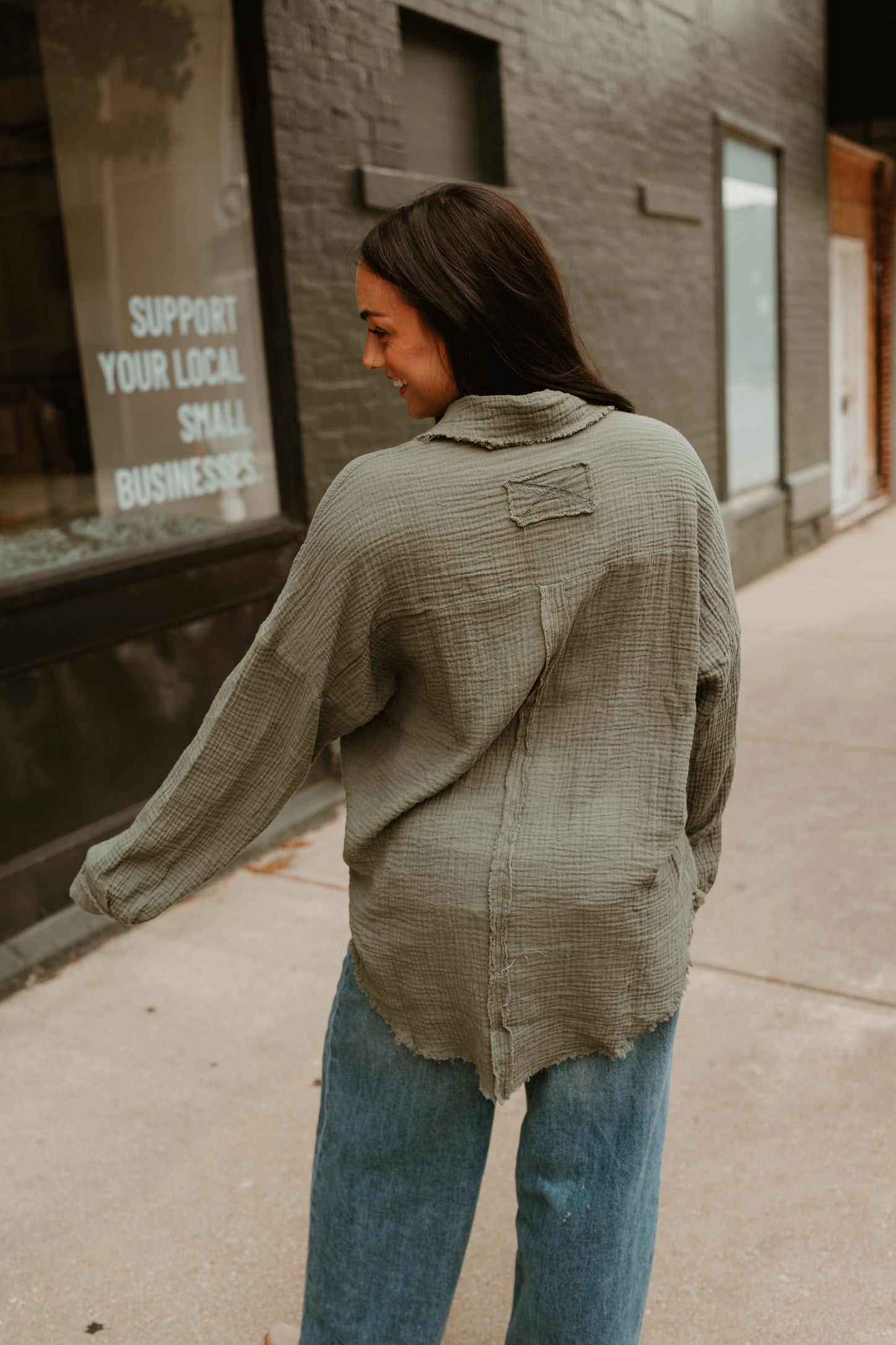 OLIVE GAUZE BUTTON DOWN