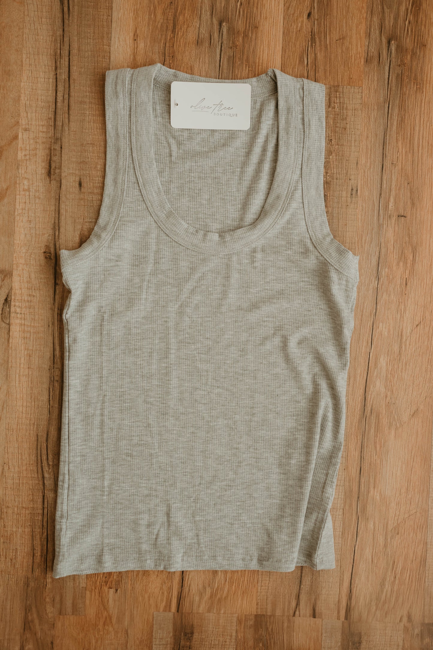 SCOOP NECK RIBBED TANK