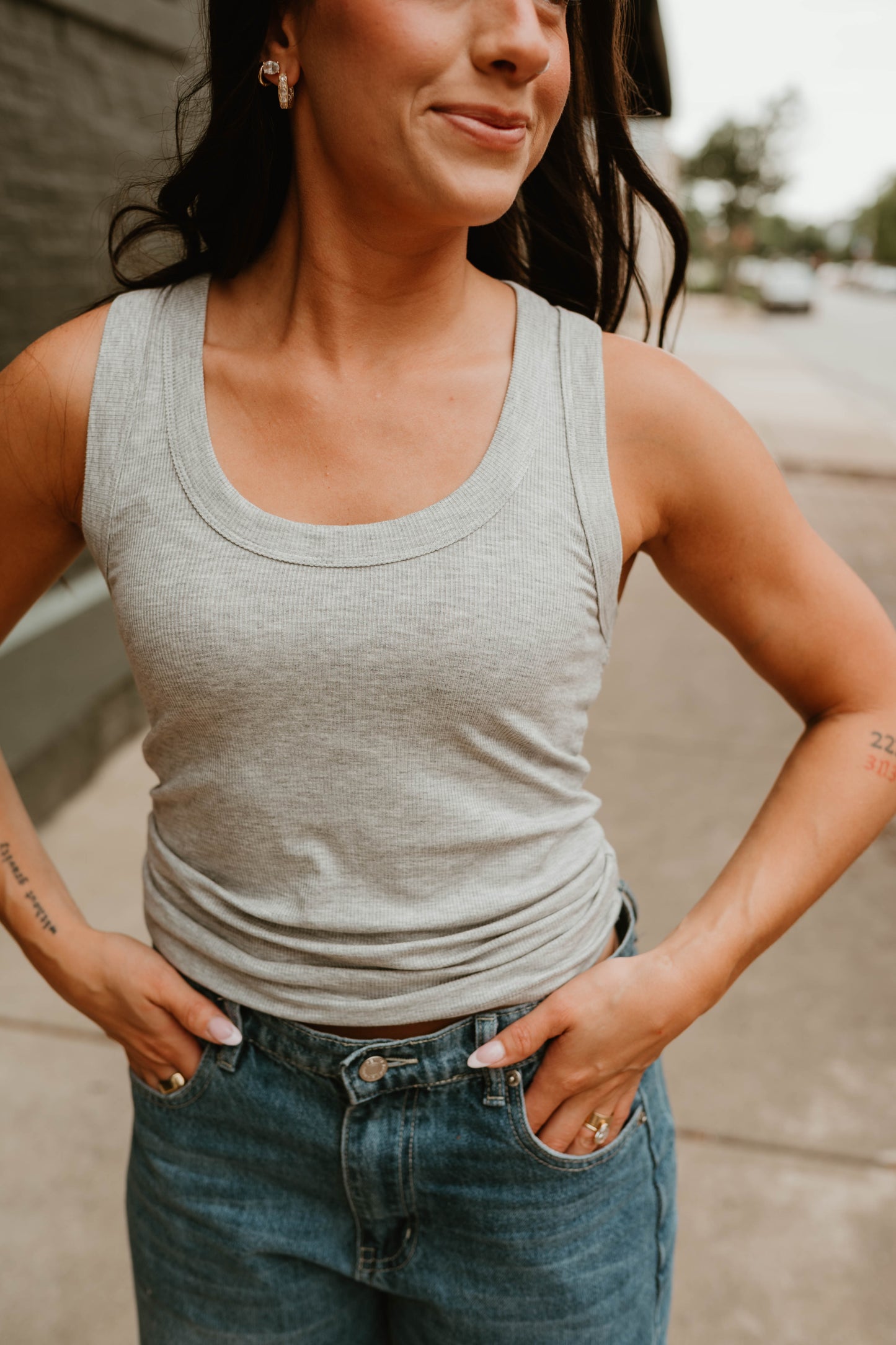 SCOOP NECK RIBBED TANK
