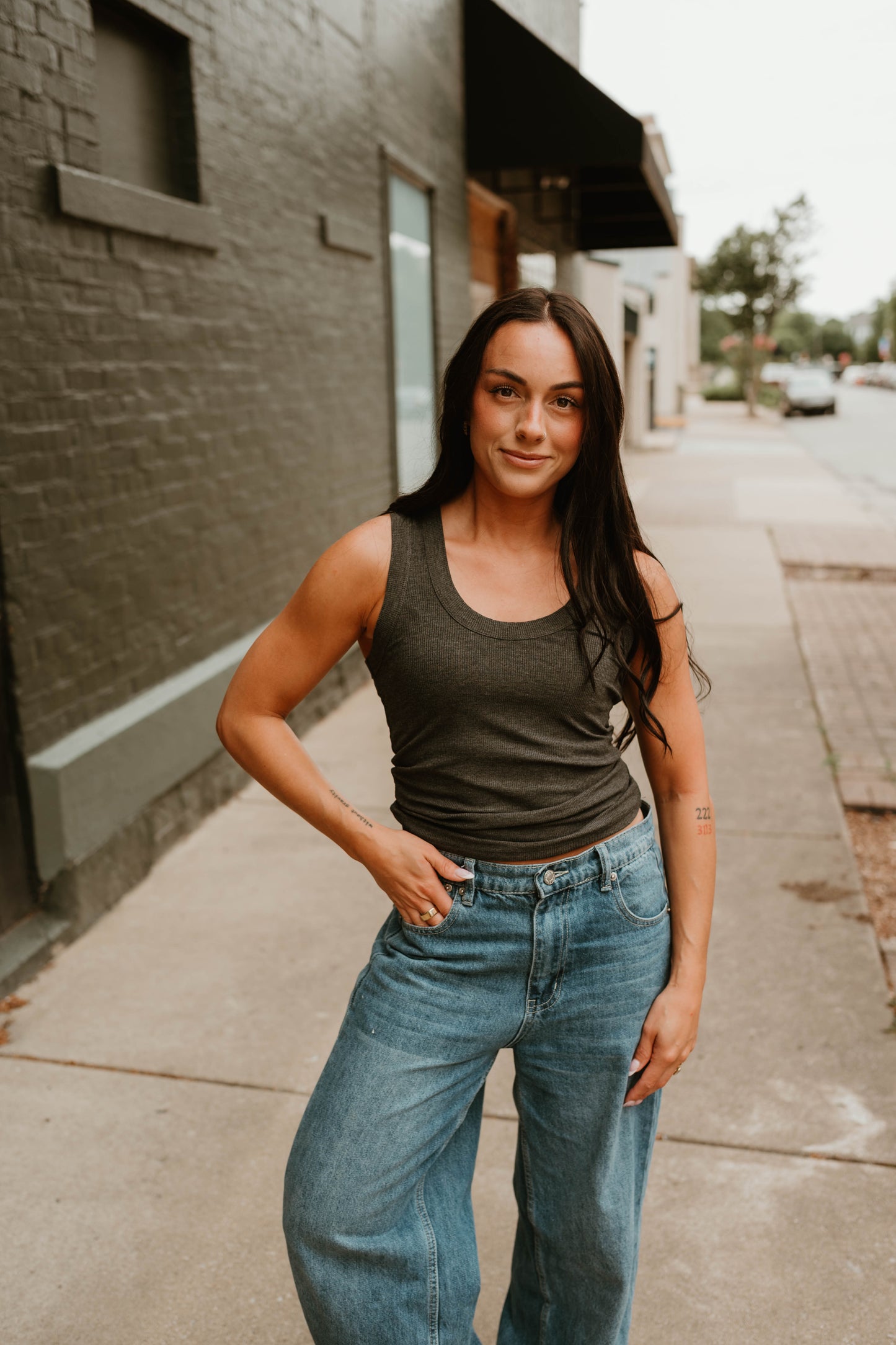 SCOOP NECK RIBBED TANK