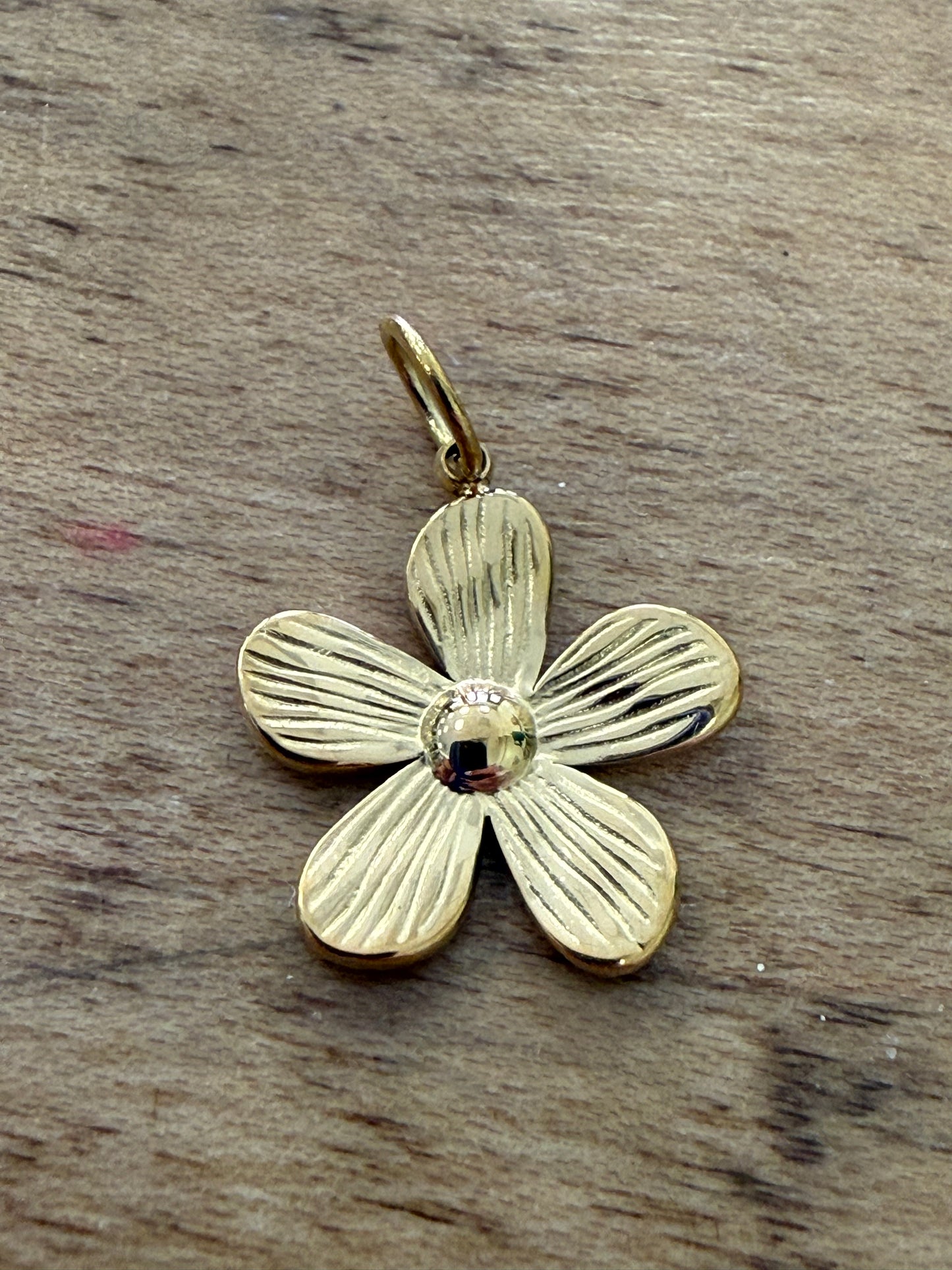 GOLD MEDIUM FLOWER CHARM