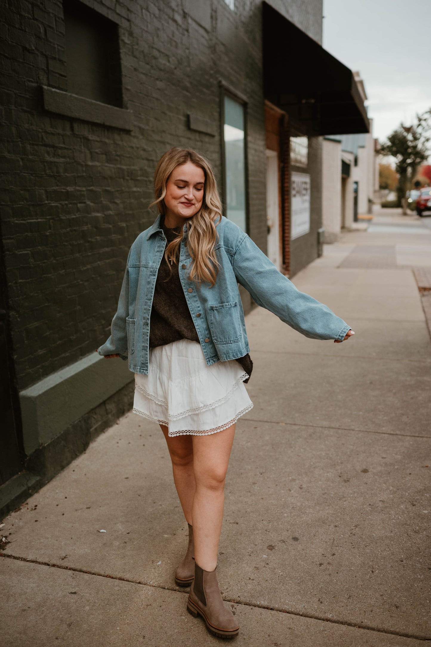 WHITE TIERED MINI SKORT