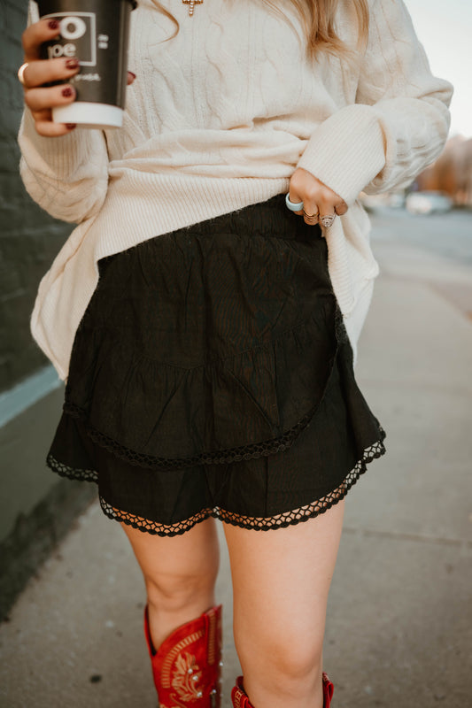 BLACK TIERED MINI SKORT