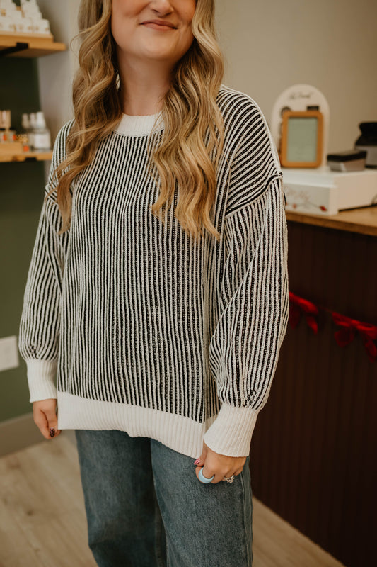 BLACK TWO TONE SWEATER