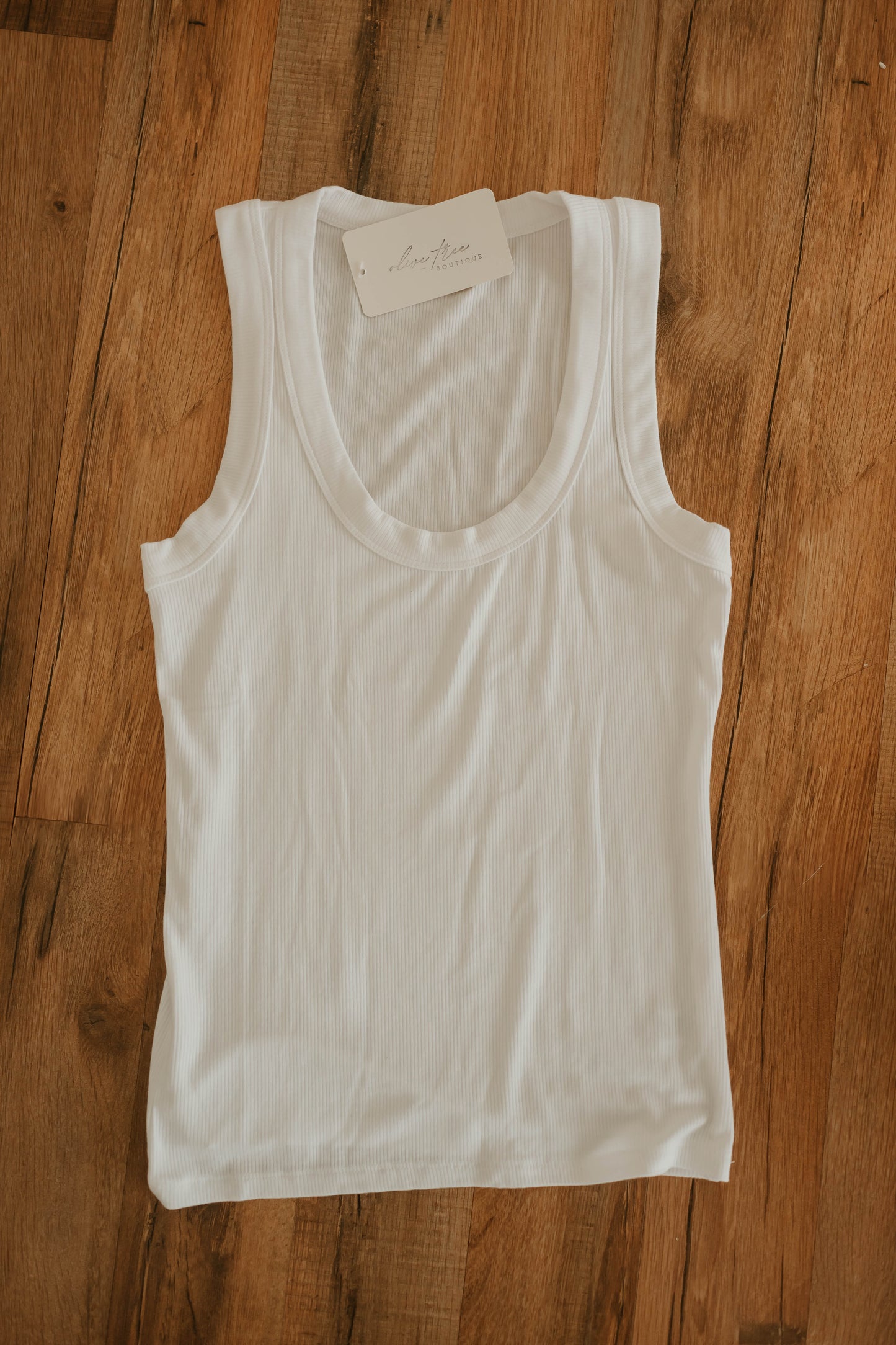 SCOOP NECK RIBBED TANK