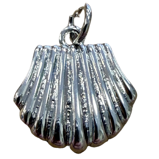 SILVER SHELL CHARM