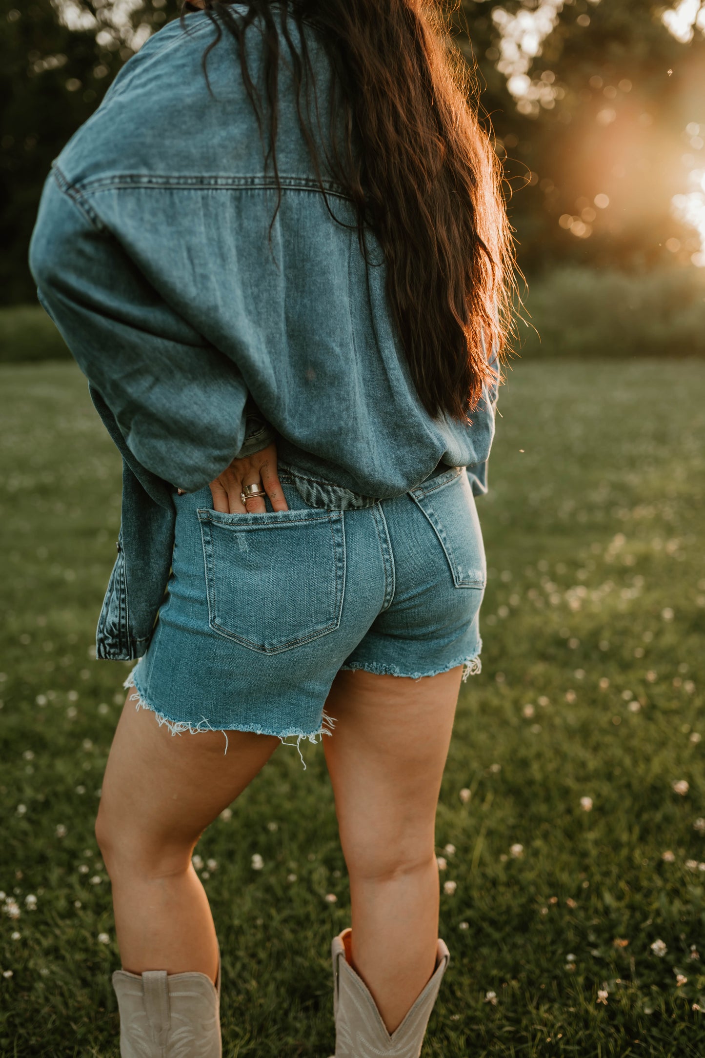 HIGH RISE RAW HEM DENIM SHORTS