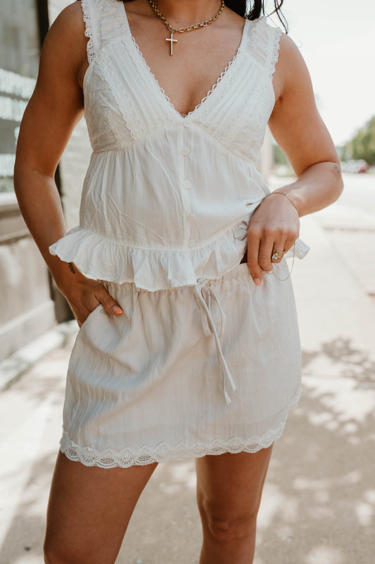 MID-RISE LACE TRIM MINI SKIRT