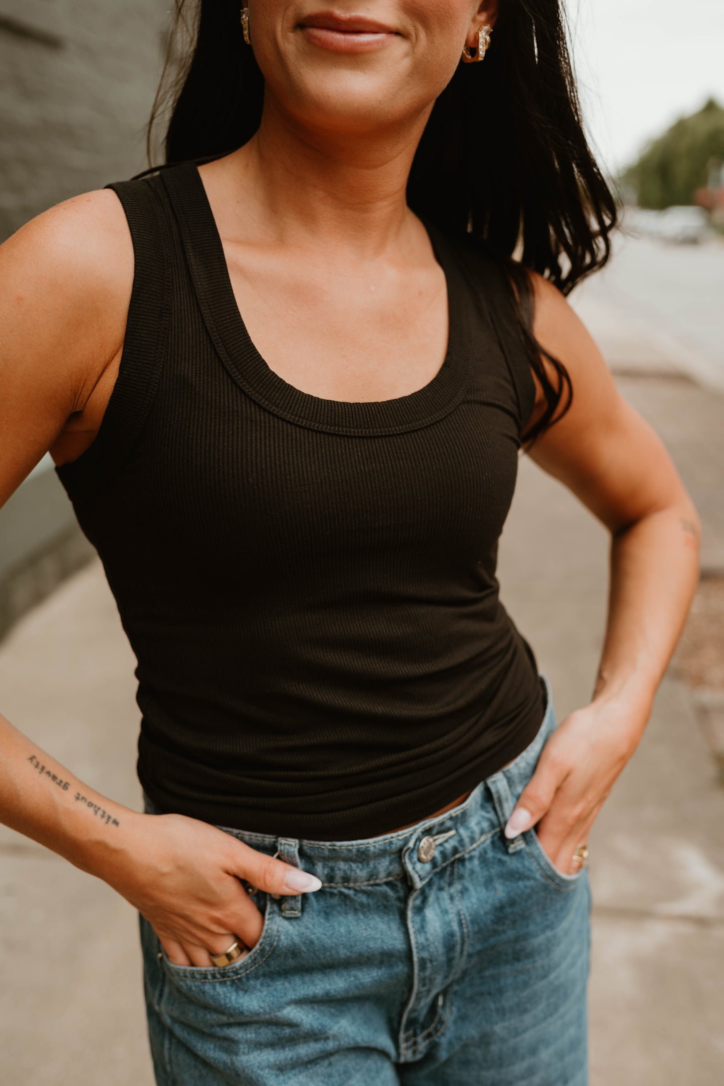 SCOOP NECK RIBBED TANK