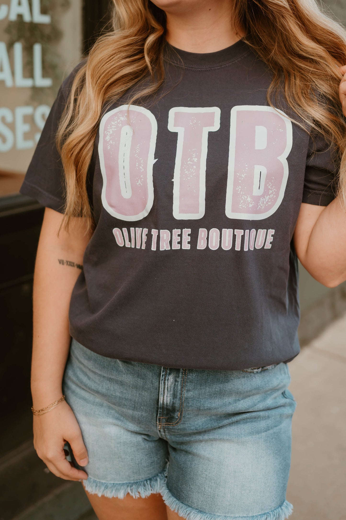 VARSITY OTB GRAPHIC TEE