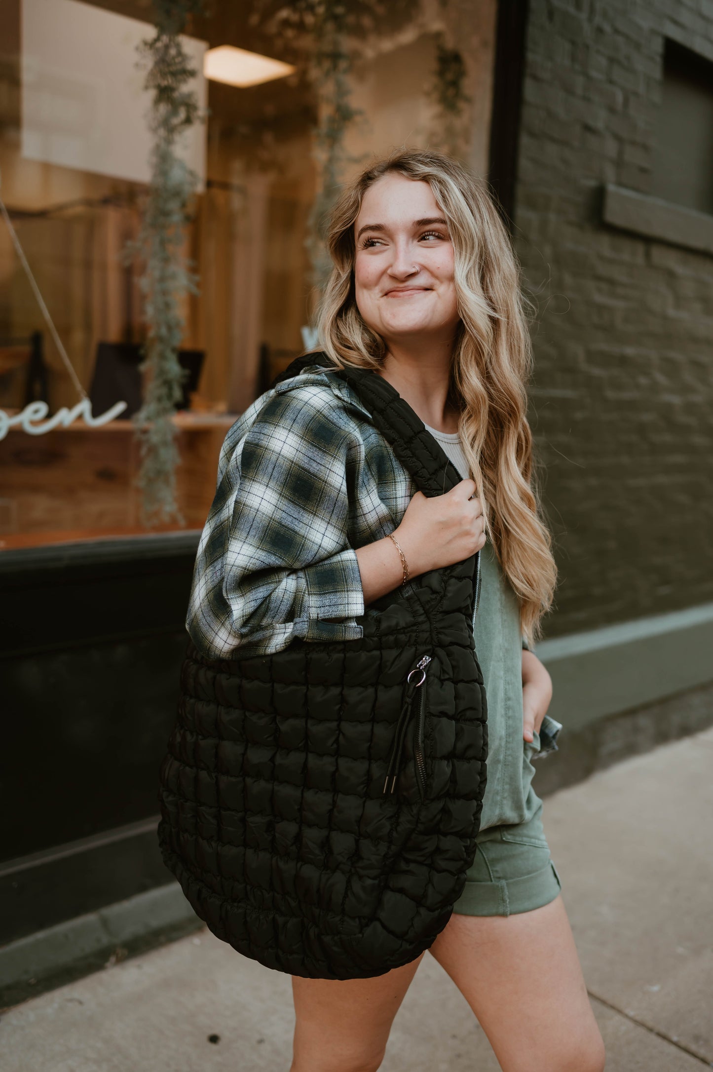 QUILTED PUFFER BAG