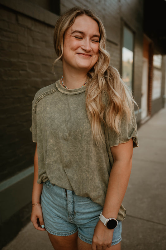 OLIVE RIBBED ROUND NECK TEE