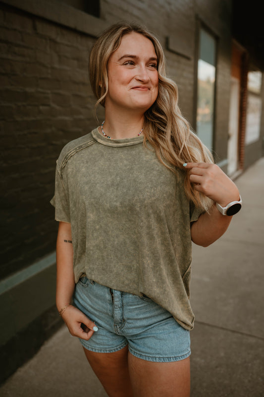 OLIVE RIBBED ROUND NECK TEE
