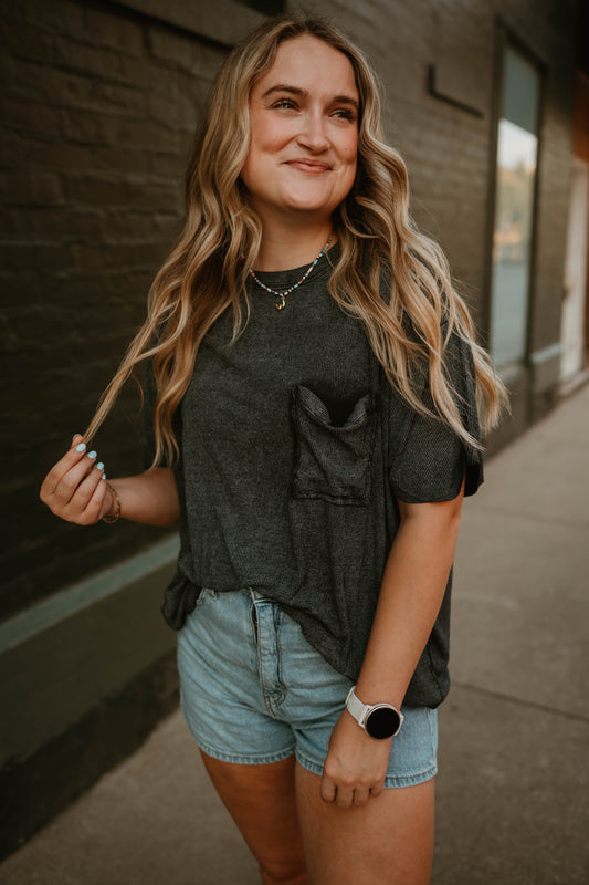 ASH RIBBED POCKET TEE