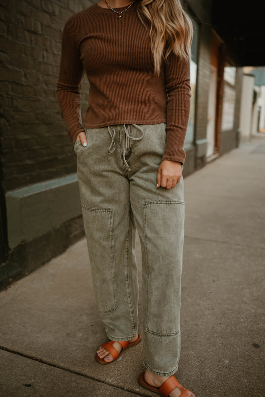 OLIVE MINERAL BARREL JEANS