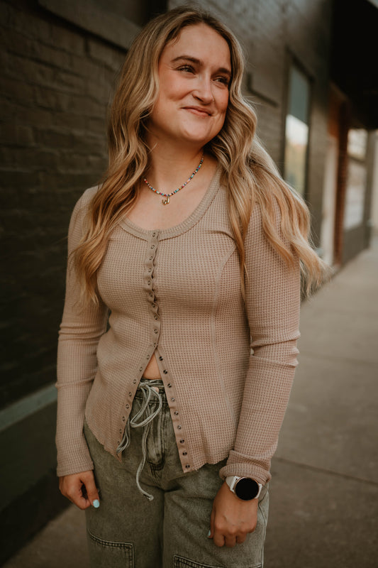 MOCHA WAFFLE BUTTON LONG SLEEVE