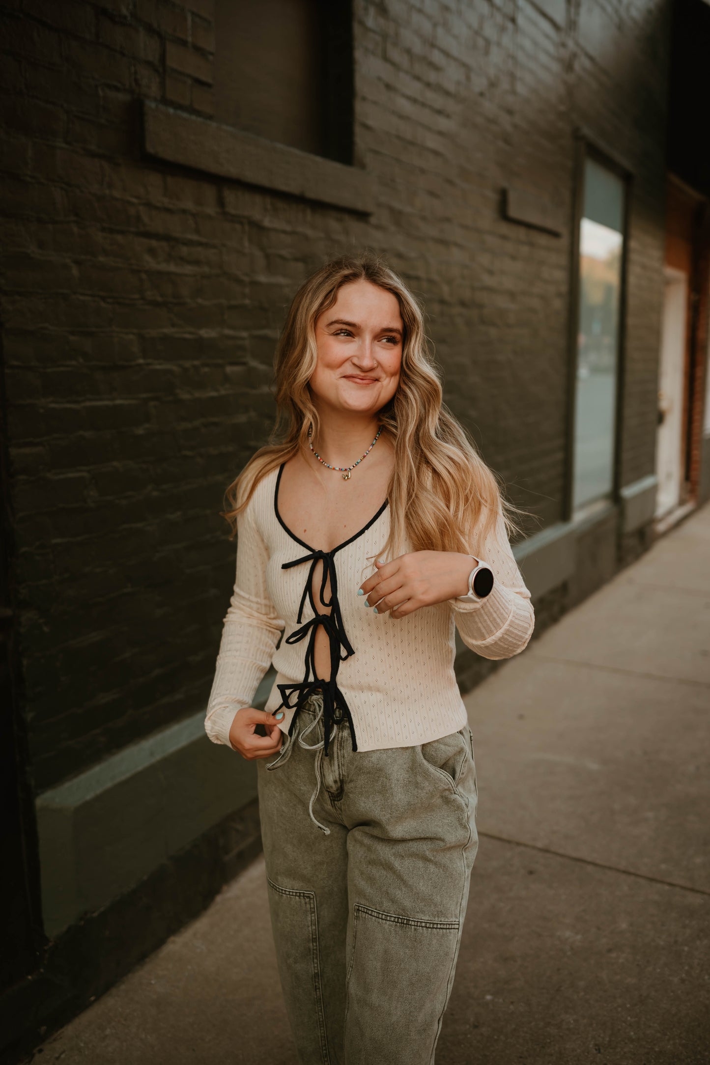CREAM + NAVY TIE FRONT TOP