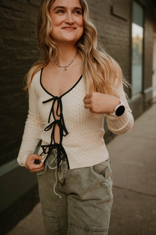 CREAM + NAVY TIE FRONT TOP