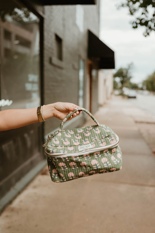 OLIVE + BLUSH XL TOILETRY BAG