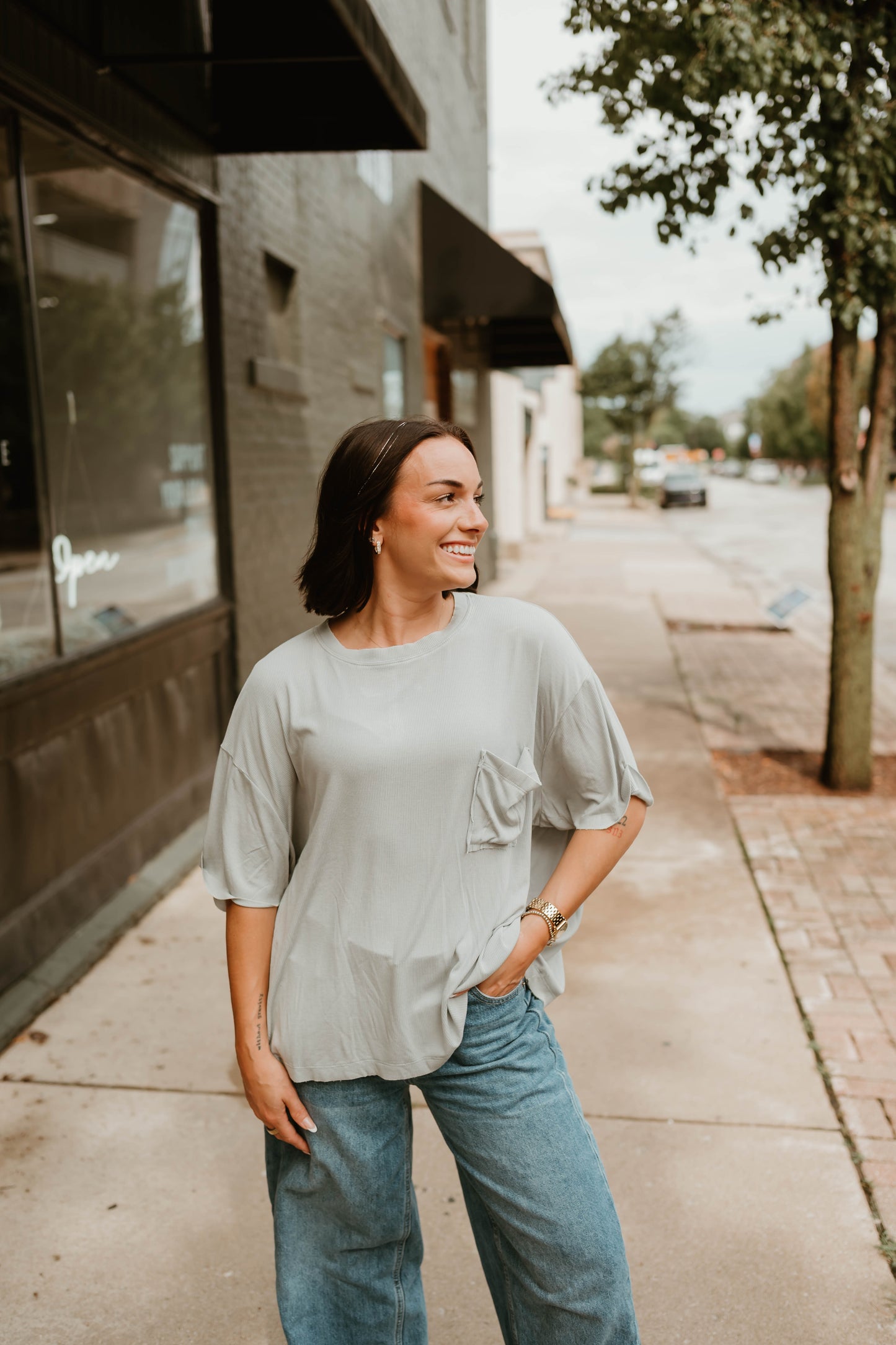 GRAY WASHED RIBBED POCKET TEE