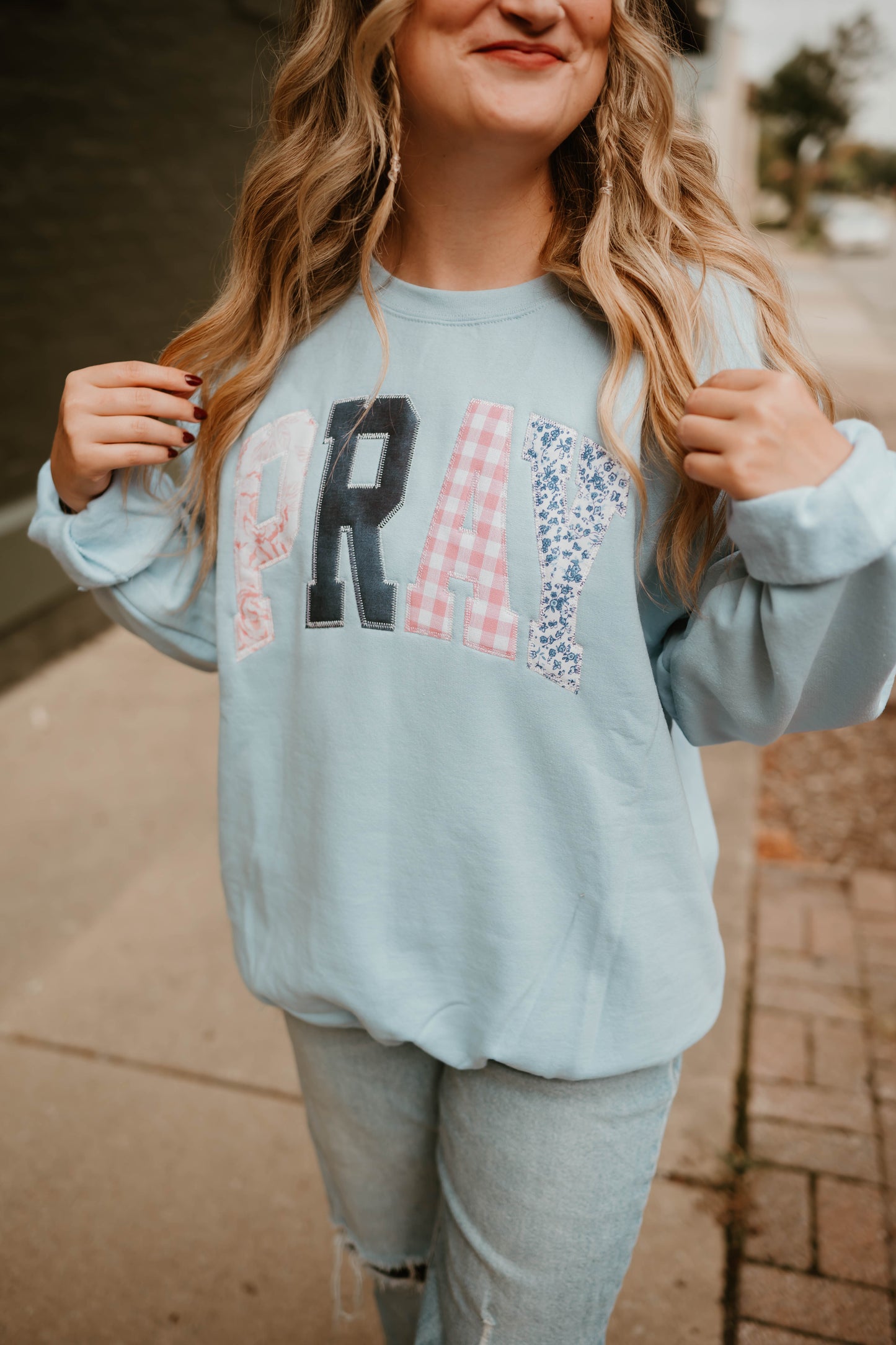 QUILTED PRAY CREWNECK