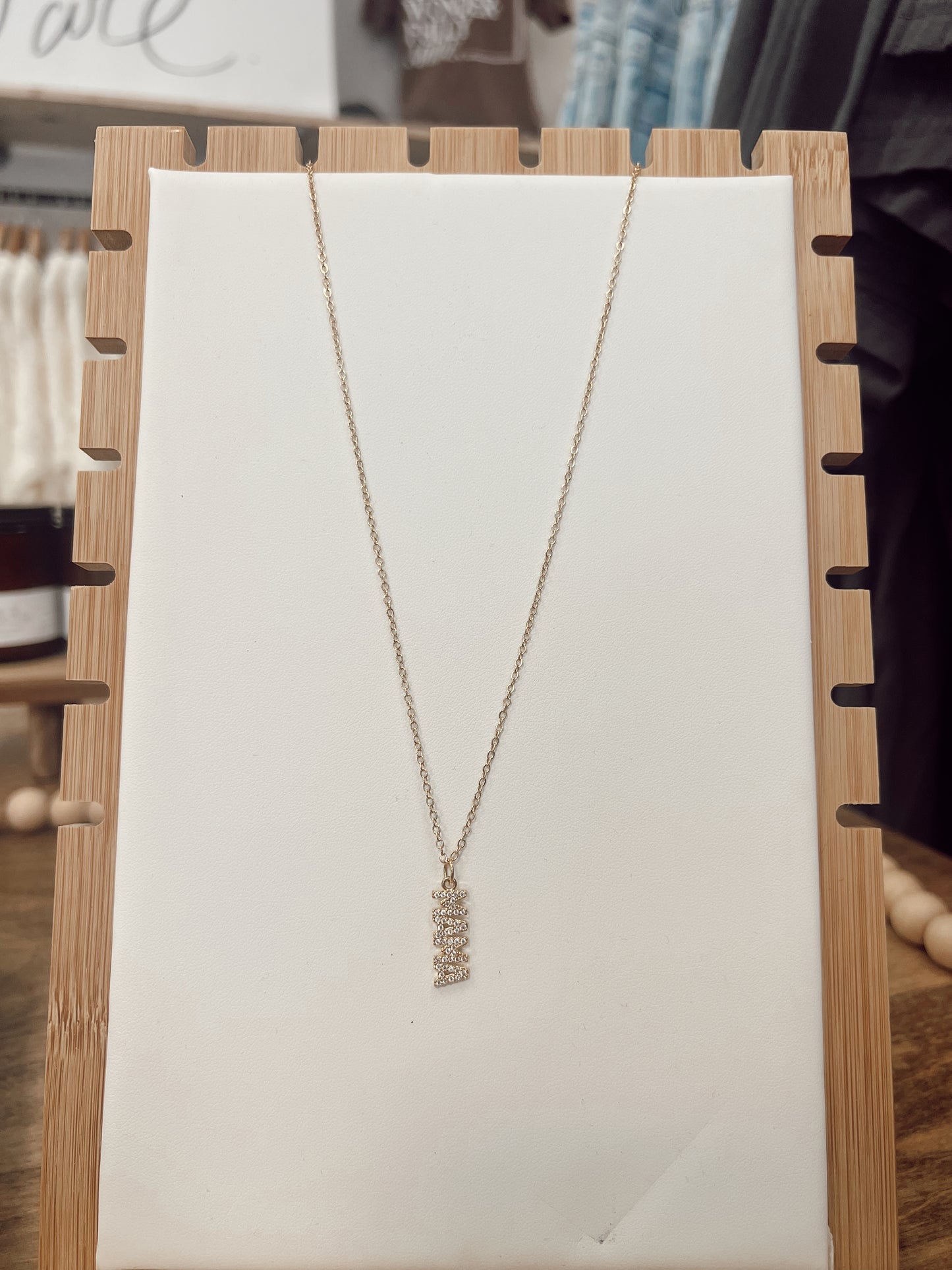 VERTICAL MAMA NECKLACE