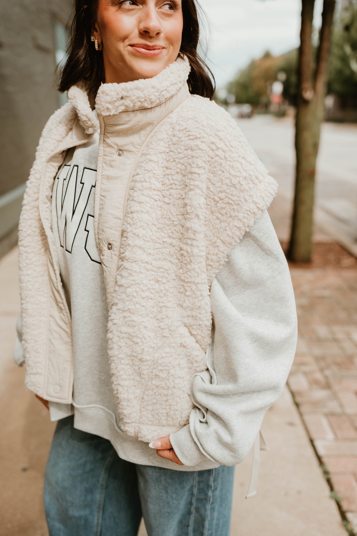 CREAM OVERSIZED SHERPA VEST