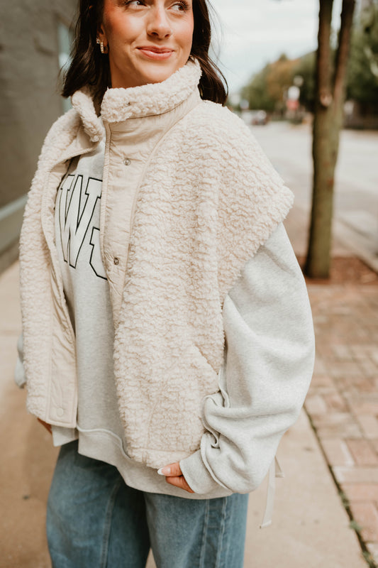CREAM OVERSIZED SHERPA VEST